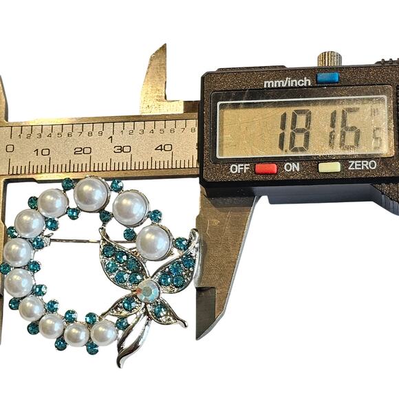 Blue Brooch Pin Faux Pearl Rhinestone Butterfly Silver Tone Wreath with Gift Box - Picture 2 of 8